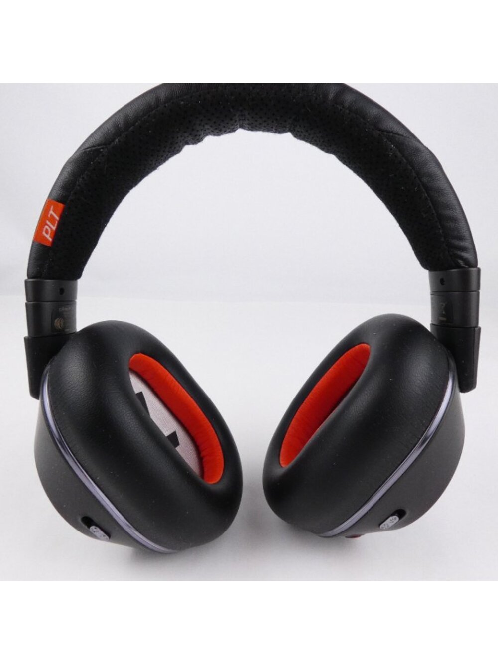 Plantronics Voyager 8200 Headphones B8200 UC Bluetooth USB-C Rechargeable TESTED